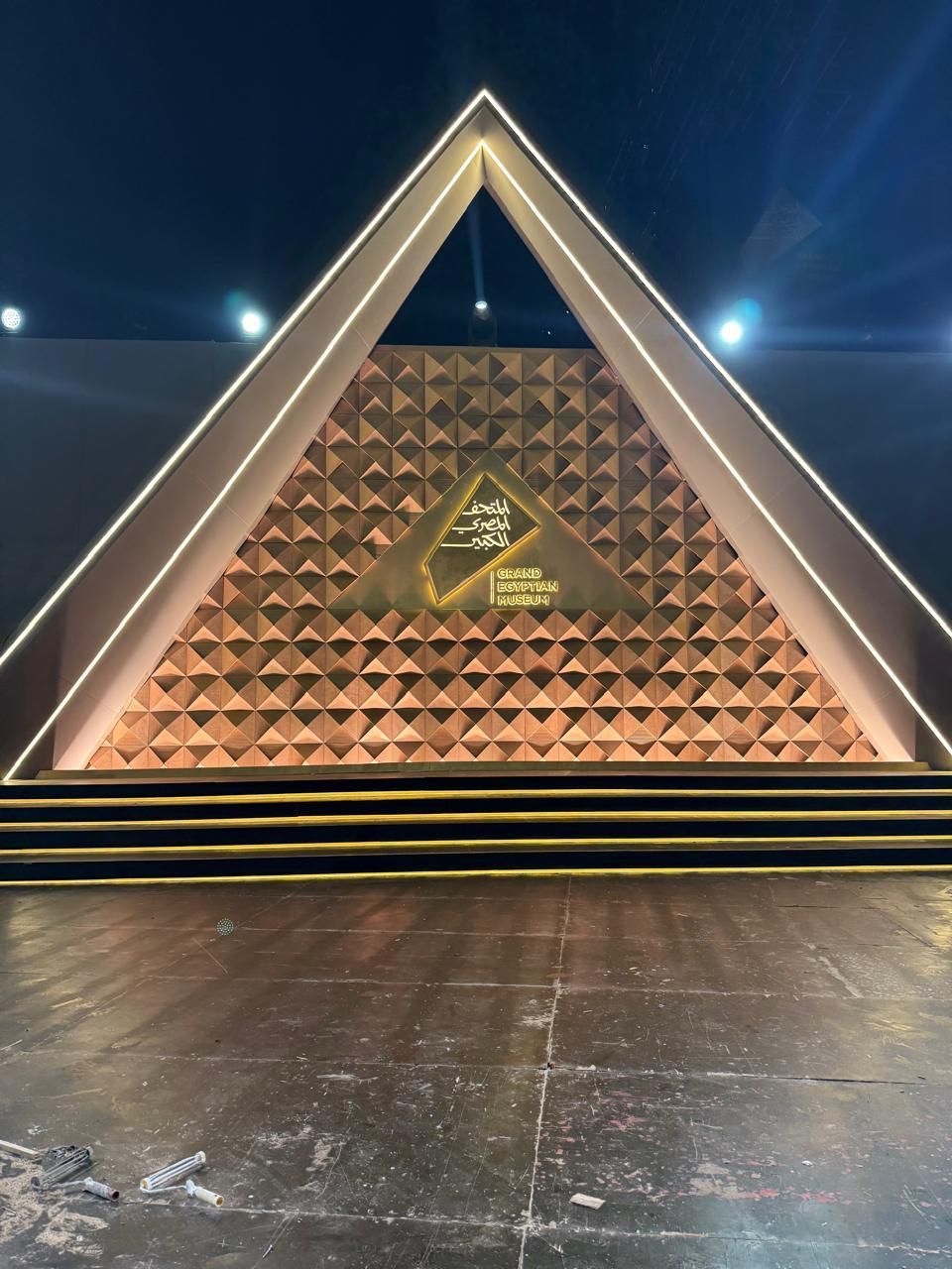 تصميم مسرح احتفال المتحف المصرى الكبير
