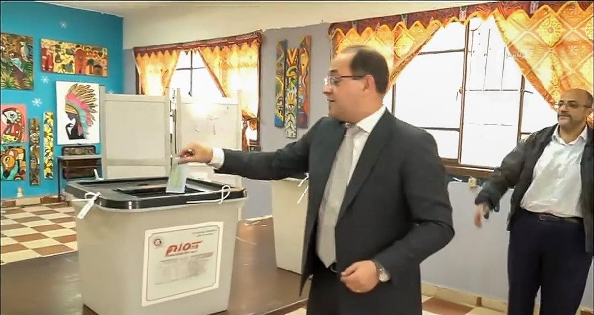 وزير المالية يدلى بصوته فى انتخابات مجلس النواب بمساكن شيراتون