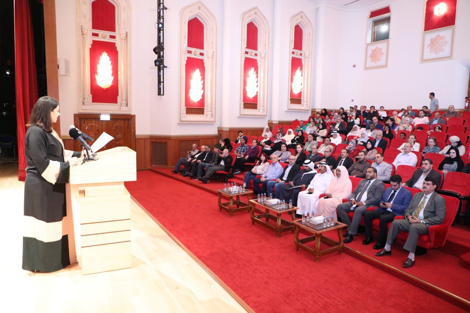 جانب من الأمسية الشعرية