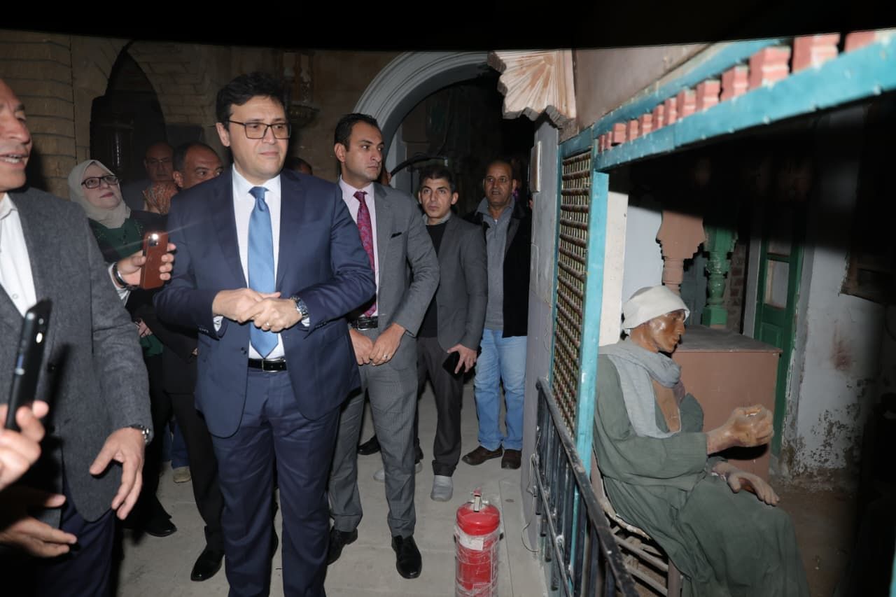 جولة داخل متحف الشمع