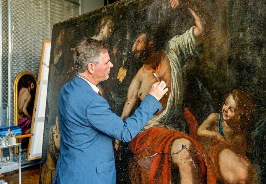 لوحة أرتيميسيا جنتيلسكي، التي تضررت في انفجار بيروت، تظهر مجدداً بعد ترميمها