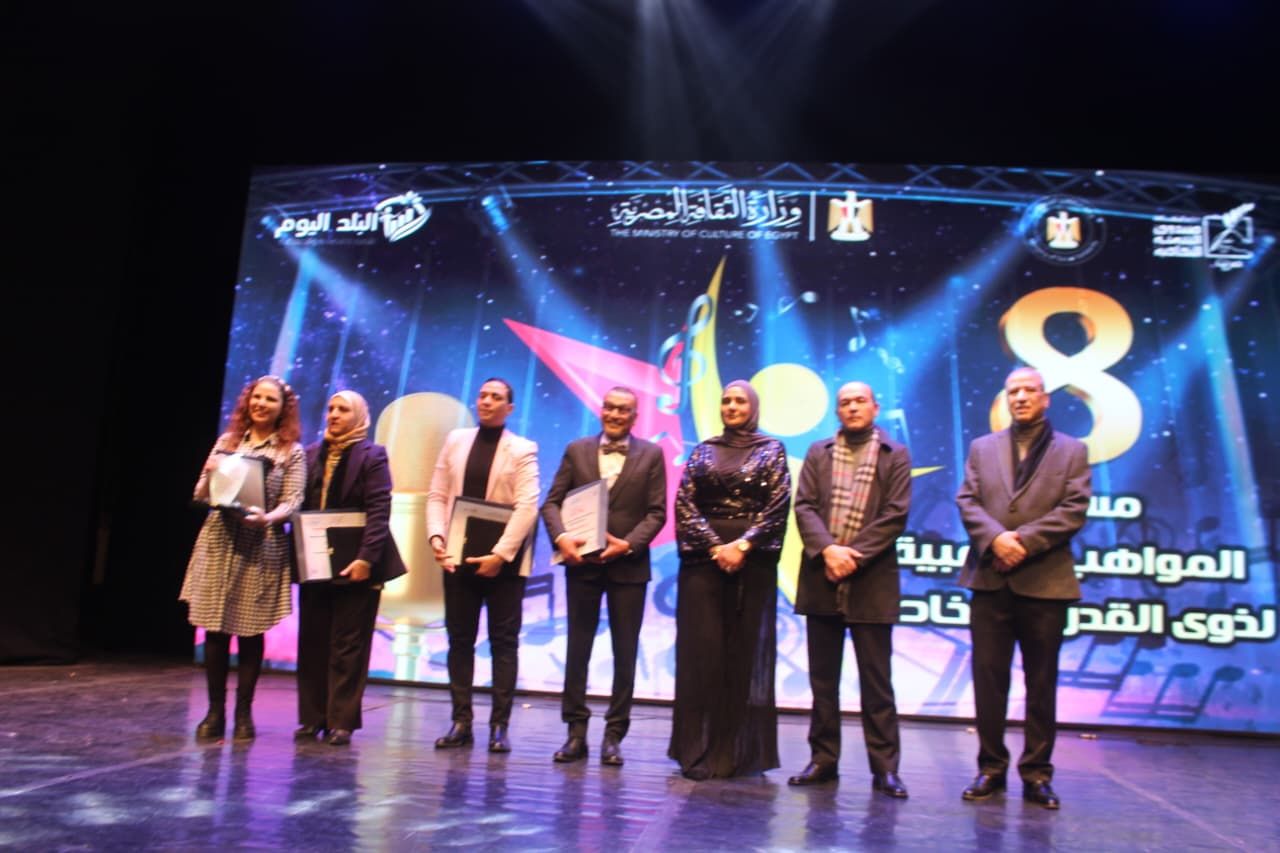 تسليم الجوائز