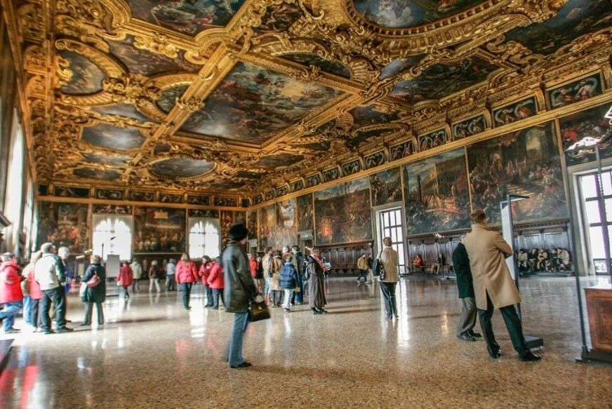 قاعة المجلس بقصر البندقية