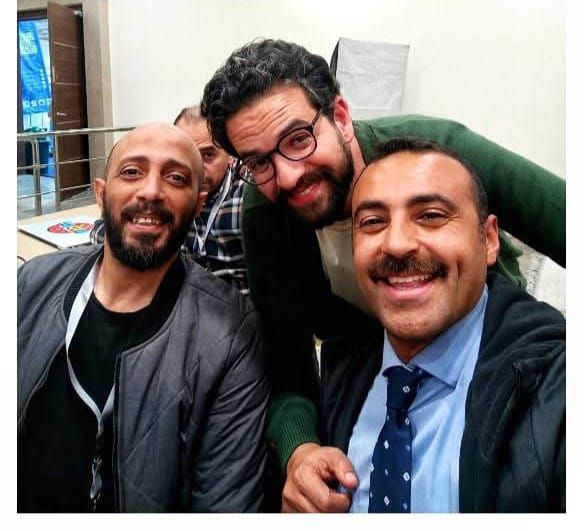 الروائى أيمن العايدى خلال حفل توقيع أحدث رواياته حى الفتارين (10)