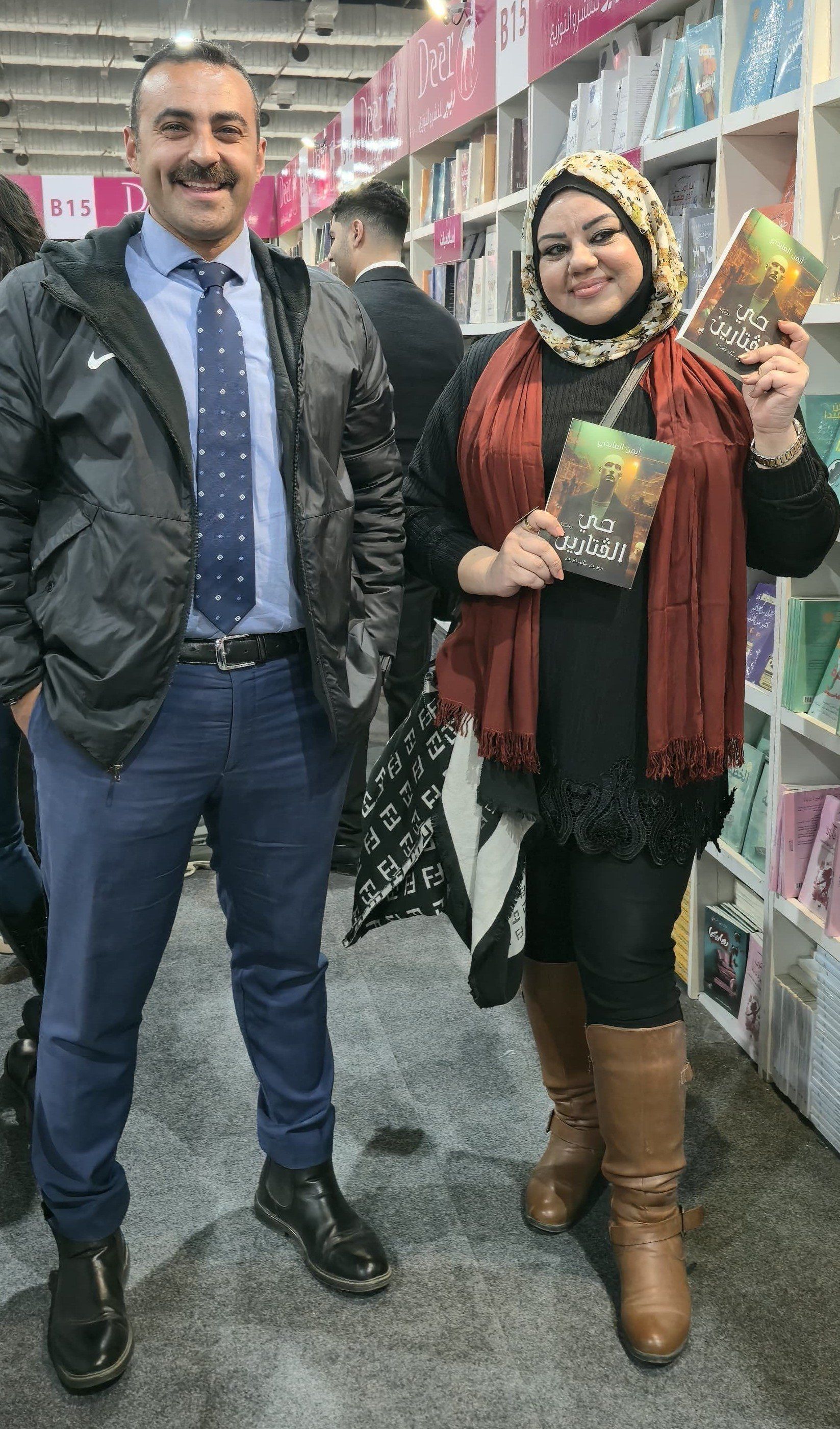 الروائى أيمن العايدى خلال حفل توقيع أحدث رواياته حى الفتارين (4)