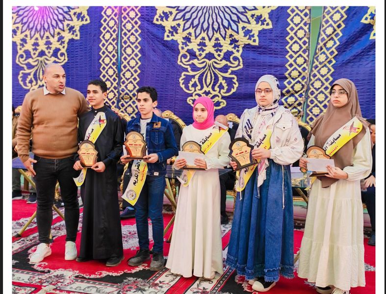 القماش يكرم الفائزين في حفل حفظة القرآن القماش يكرم الفائزين في حفل حفظة القرآن