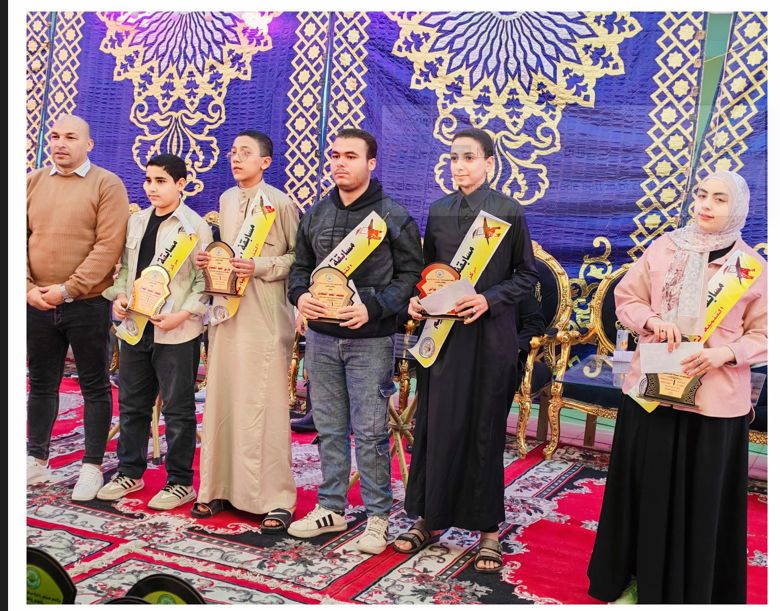 أوائل المشاركين في مسابقة تكريم حفظة القرآن أوائل المشاركين في مسابقة تكريم حفظة القرآن