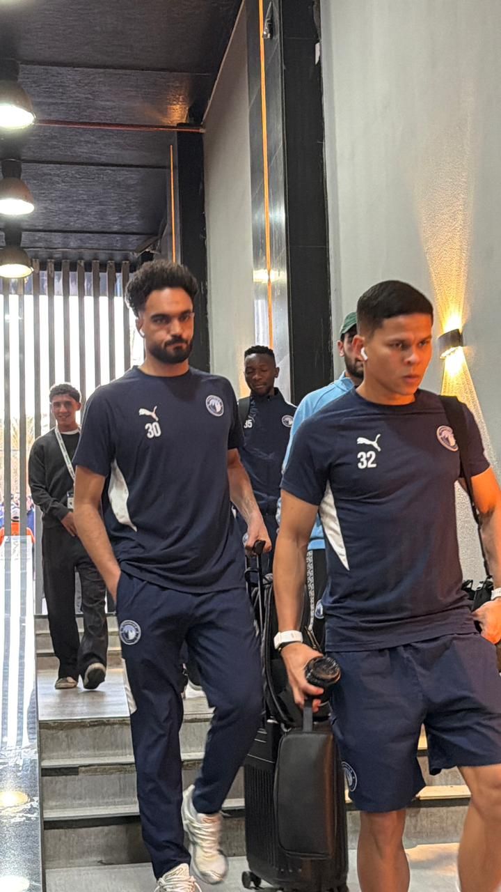 بيراميدز يصل استاد القاهرة استعداداً لمواجهة الزمالك (4)