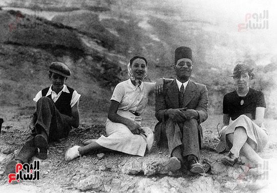 مع الأسرة