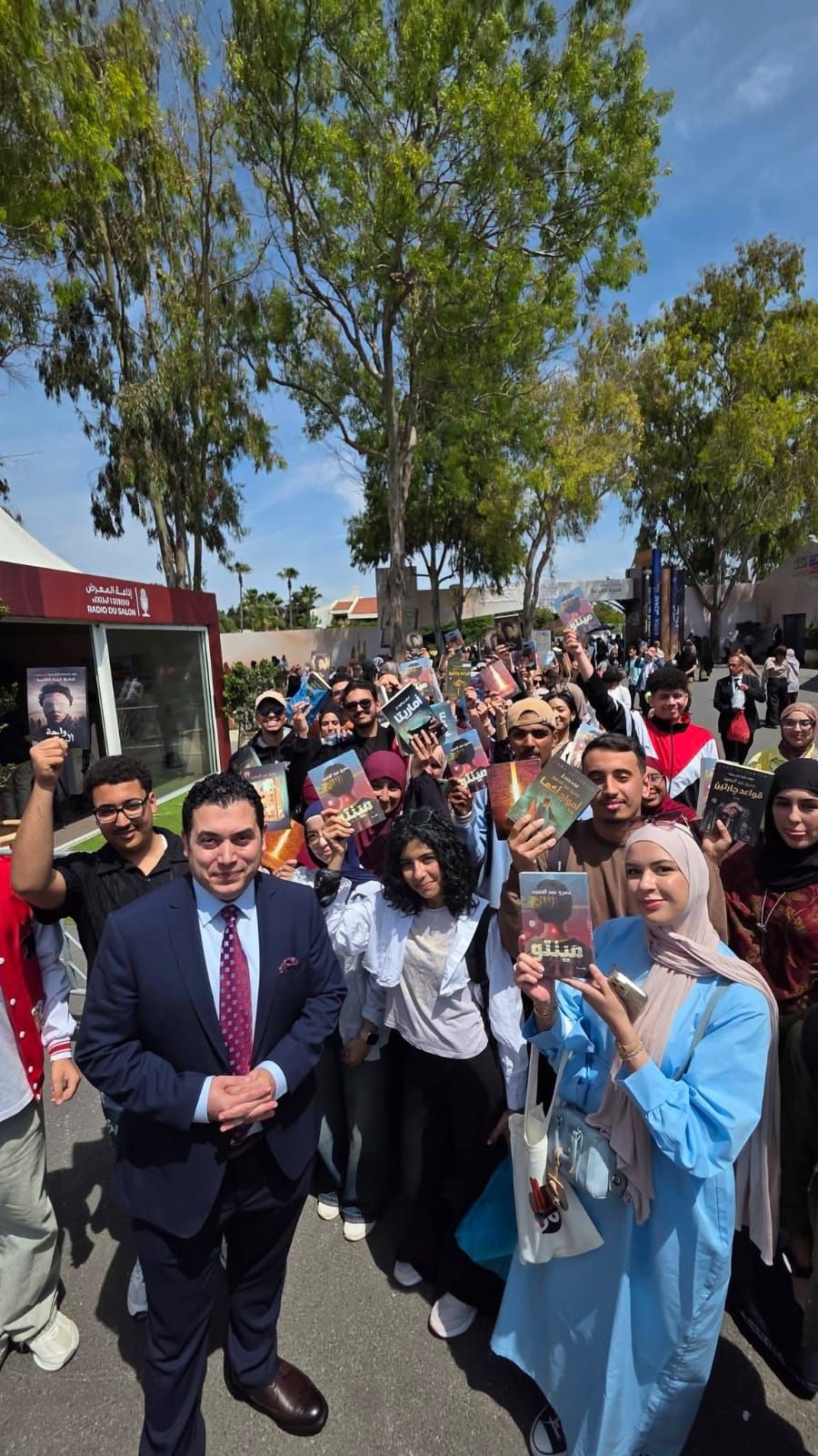 عمرو عبد الحميد مع القراء بمعرض الرباط الدولى للكتاب