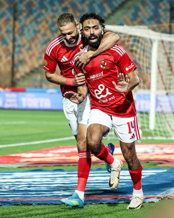 احتفال حسين الشحات وبيكهام