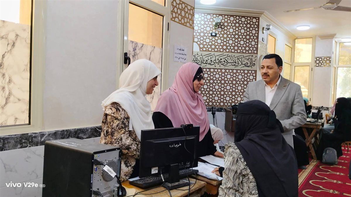 جانب من أعمال الامتحانات الشفهية الإلكترونية