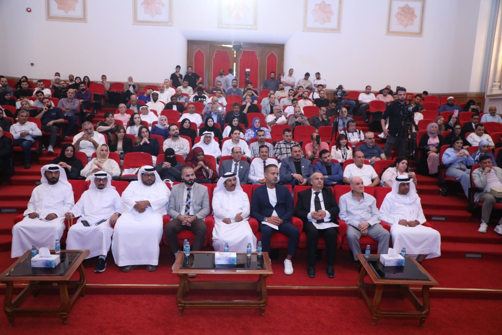 خلال الأمسية الشعرية