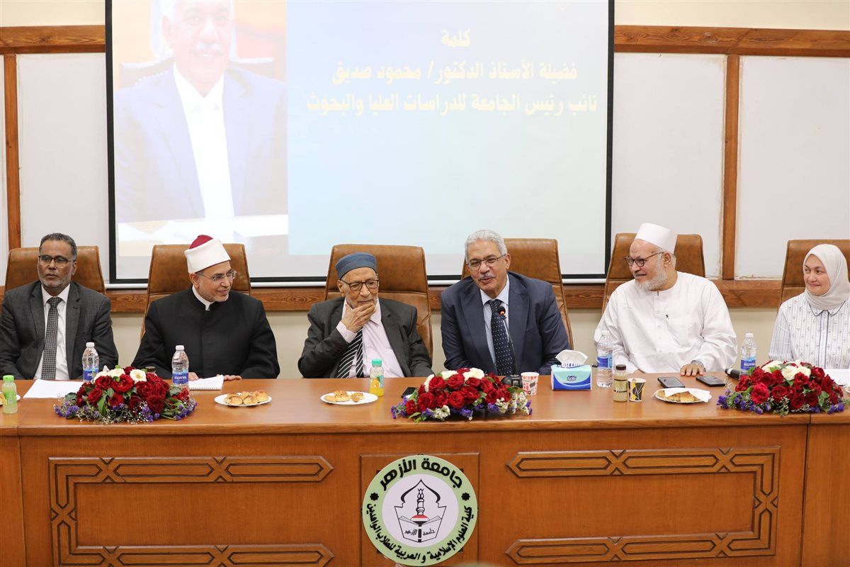 جانب من الملتقى الثالث للبلاغة 