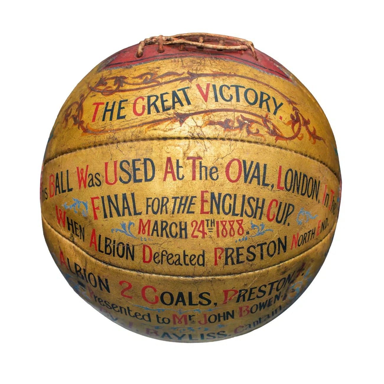 كرة قدم مرسومة يدوياً تخليداً لذكرى نهائي كأس الاتحاد الإنجليزي لكرة القدم عام 1888.