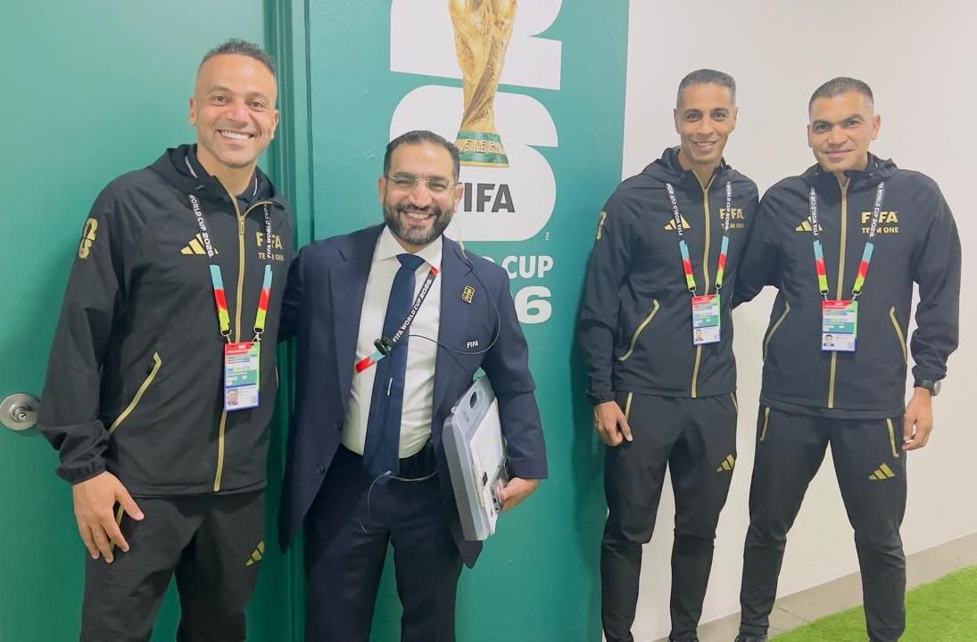 مصطفى طنطاوى وأمين عمر وطاقم تحكيم المباراة مصطفى طنطاوى وأمين عمر وطاقم تحكيم المباراة