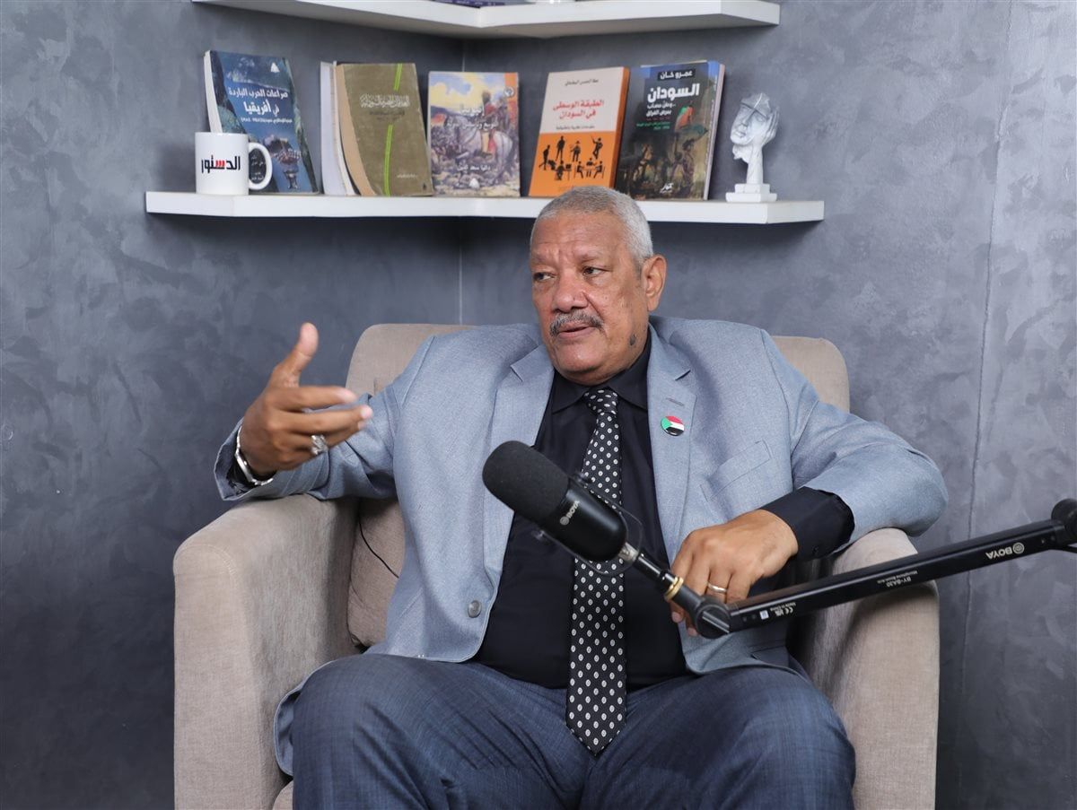  اللواء الدكتور أمين إسماعيل مجذوب خلال استضافته في بودكاست “هنا السودان من القاهرة” 