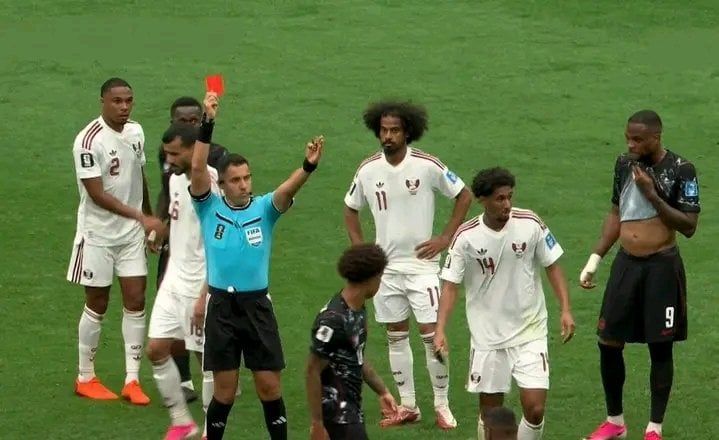 طرد لاعب منتخب قطر طرد لاعب منتخب قطر