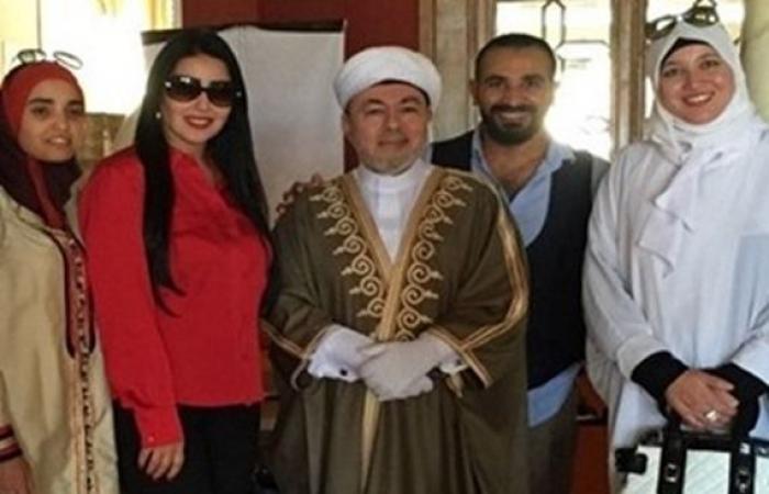 سمية
      الخشاب
      بتروح
      له
      البيت..التيجاني
      يكشف
      بالأسماء
      علاقته
      بالفنانين