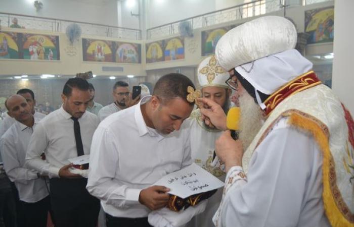 صور|
      احتفالية
      تخرج
      طلبة
      الكلية
      الاكليريكية
      بالمنيا