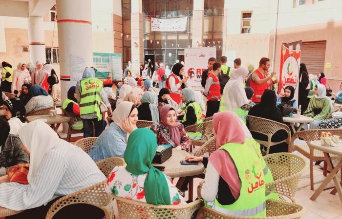 الهلال
      الأحمر
      وتضامن
      الجامعات
      يطلقان
      حملة
      "RED
      WEEK"
      على
      مستوى
      35
      جامعة