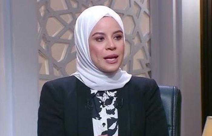 تهز
      الجميع..
      متصلة
      تنهار
      من
      البكاء
      على
      الهواء
      وداعية
      يرد
      عليها