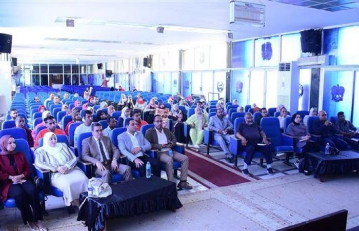 جامعة
      سوهاج
      تنظم
      ورشة
      عمل
      حول
      بنك
      المعرفة
      المصري
      والمكتبة
      الرقمية