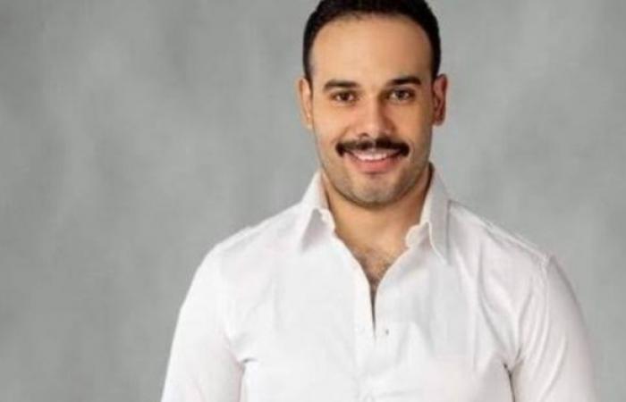 عزوز
      عادل
      يكشف
      عن
      اسم
      شخصيته
      في
      مسلسل
      "وتر
      حساس"