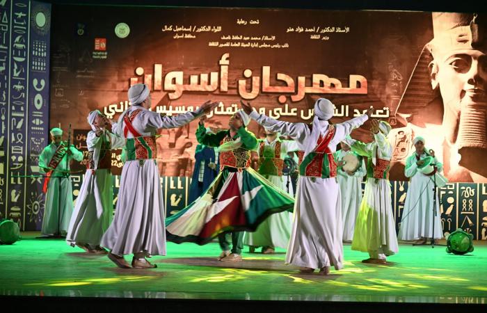 مهرجان
      أسوان..
      الثقافة
      تقيم
      حفلين
      في
      "أبو
      سمبل"
      ليلة
      تعامد
      الشمس|صور