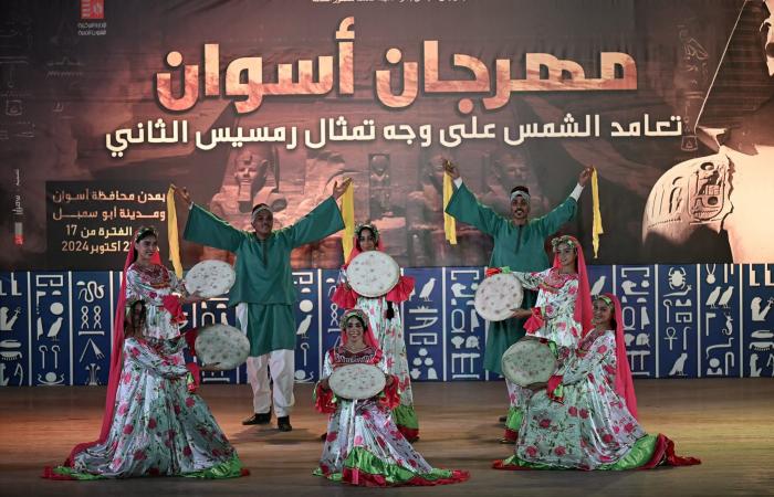 مهرجان
      أسوان..
      الثقافة
      تقيم
      حفلين
      في
      "أبو
      سمبل"
      ليلة
      تعامد
      الشمس|صور