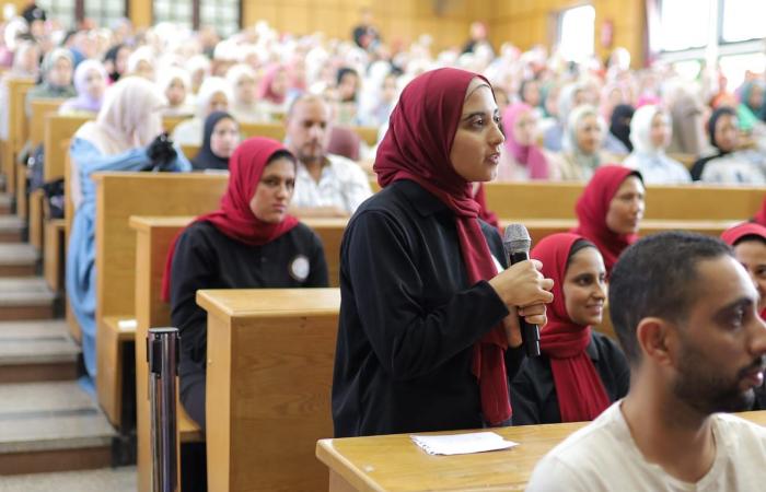 جامعة
      دمنهور
      تعقد
      ندوة
      "انتصارات
      أكتوبر
      والهوية
      الوطنية"