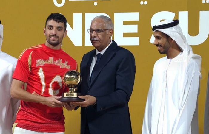 زيزو
      أفضل
      لاعب
      وعواد
      الحارس
      الأفضل
      وطاهر
      الهداف:
      جوائز
      كأس
      السوبر
      المصري
      2024