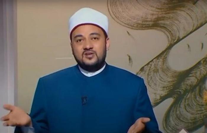 أحمد
      نبوي:
      "الزوج
      لازم
      يقول
      كلام
      طيب
      لزوجته
      لهذه
      الأسباب"