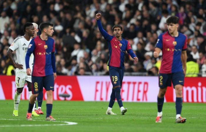 كلاسيكو
      الأرض:
      برشلونة
      يذل
      ريال
      مدريد
      برباعية
      نظيفة
      على
      ملعبه
      وأمام
      جماهيره
      في
      الدوري
      الإسباني