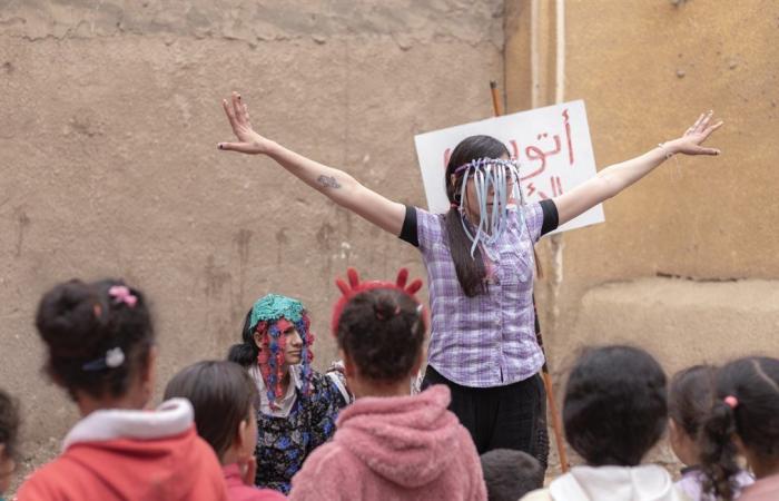 مهرجان
      الجونة
      يمنح
      جائزة
      نجمة
      الجونة
      لأفضل
      فيلم
      وثائقي
      عربي
      مناصفة
      بين
      "رفعت
      عيني
      للسما"
      و"
      ذاكرتي
      مليئة
      بالأشباح"