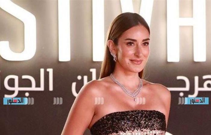 أمينة
      خليل
      تعلن
      عن
      "تنويه
      خاص"
      لفيلم
      "فجر
      كل
      يوم"
      بختام
      مهرجان
      الجونة