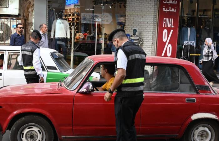 حملات
      مرورية
      مكبرة
      لضبط
      الخارجين
      عن
      القانون
      في
      البحيرة..
      صور