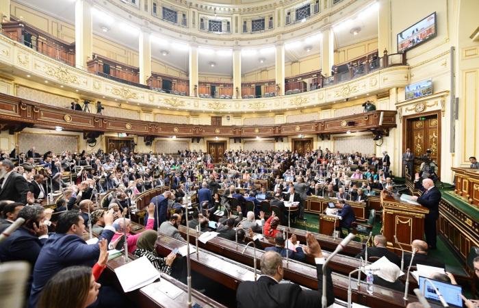 رئيس
      النواب:
      سنتيح
      الفرصة
      لجميع
      الأعضاء
      للتعبير
      عن
      رؤيتهم
      بـ«الإجراءات
      الجنائية»..ويؤكد:
      «من
      يتهيب
      صعود
      الجبال
      يعش
      أبد
      الدهر
      بين
      الحفر»