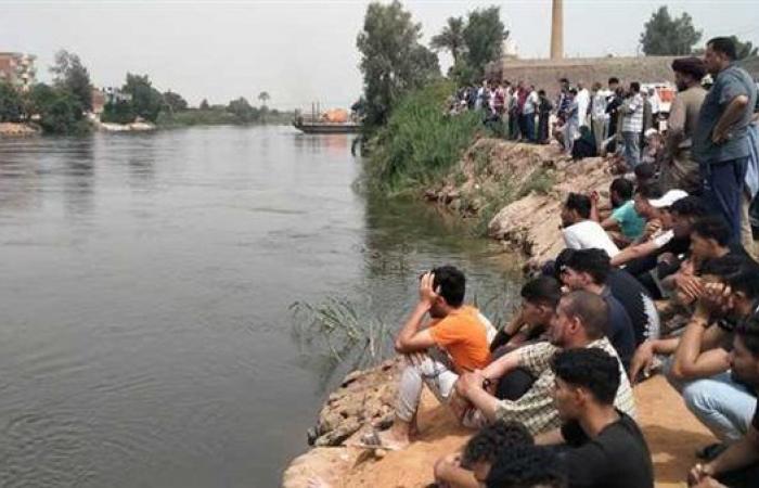 سائق
      الميكروباص
      ورئيس
      مجلس
      المدينة..
      تعويض
      مدني
      100
      ألف
      جنيه
      لضحايا
      معدية
      ابو
      غالب