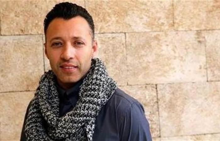 أحمد
      فهمي
      وزوجته
      يرويان
      تفاصيل
      قصة
      حبهما