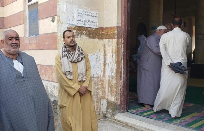 أهالي
      عزبة
      المصري
      بالبحيرة
      في
      انتظار
      وصول
      جثمان
      "صائد
      الدبابات"
      بطل
      حرب
      أكتوبر
      (صور)