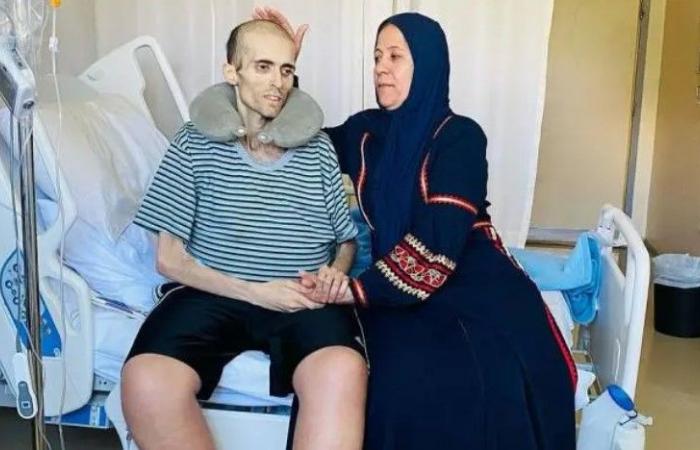 بجسد
      هزيل
      وتغيّر
      كبير
      بشكله..
      "ملك
      جمال"
      مُصاب
      بالسرطان
      يُحدث
      ضجة
      على
      مواقع
      التواصل
      (فيديو)