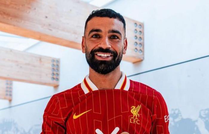 محمد
      صلاح
      يتوج
      بجائزة
      أفضل
      لاعب
      في
      ليفربول
      لشهر
      أكتوبر