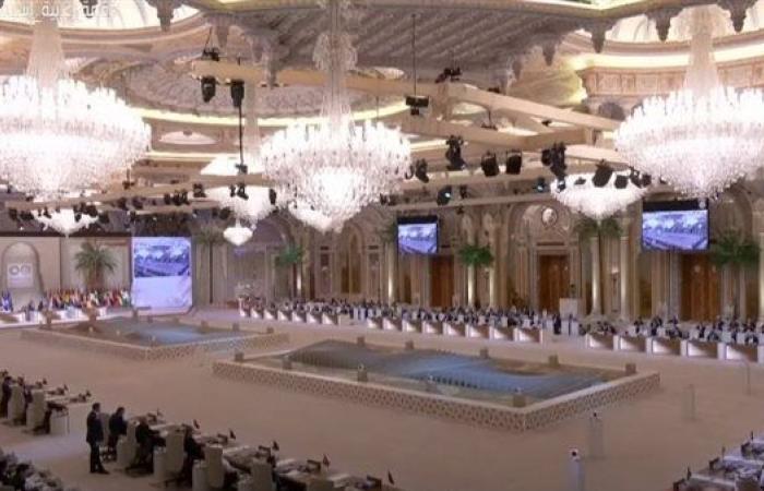 البيان
      الختامي
      لـ"قمة
      الرياض"
      يطالب
      بإلزام
      إسرائيل
      بوقف
      سياساتها
      العدوانية