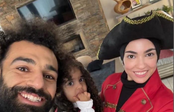 محمد
      صلاح:
      كريستيانو
      رونالدو
      يكرس
      حياته
      لكرة
      القدم
      وهذا
      يعجبني..
      وتمنيت
      اللعب
      بجوار
      توتي
      وزيدان