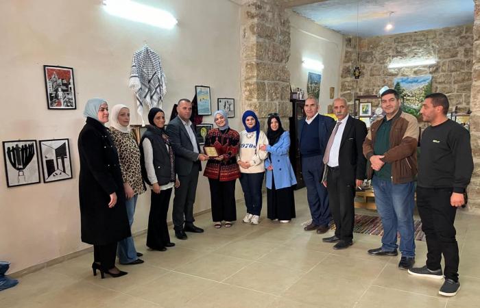 "النجاة
      لونها
      رمادي"..
      معرض
      تشكيلي
      يعبر
      عن
      معاناة
      الشعب
      الفلسطيني
      بالخليل