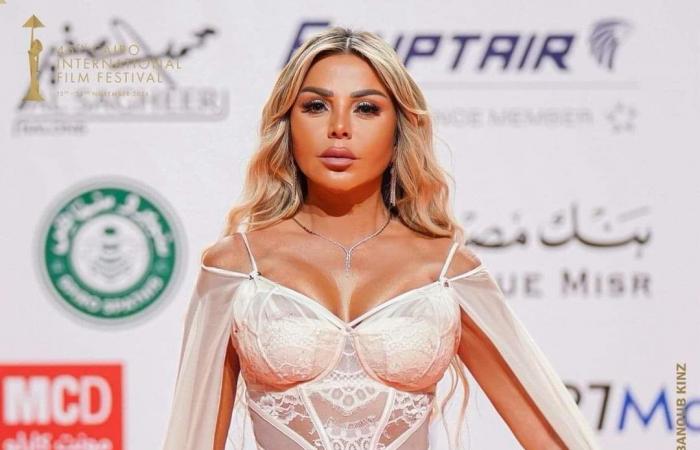 فستان
      جرئ
      ..
      رزان
      مغربي
      تثير
      الجدل
      في
      مهرجان
      القاهرة
      السينمائي