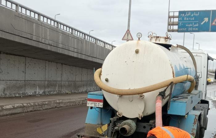 سقوط
      أمطار
      غزيرة
      على
      مدن
      وقرى
      محافظة
      البحيرة..
      صور