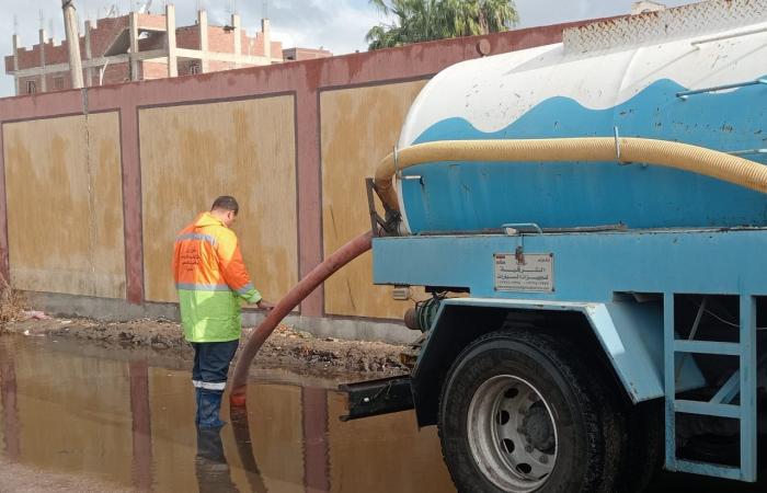 سقوط
      أمطار
      غزيرة
      على
      مدن
      وقرى
      محافظة
      البحيرة..
      صور