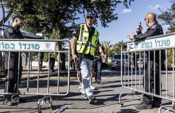 إعلام
      عبري:
      أحد
      مهاجمي
      منزل
      نتنياهو
      ضابط
      كبير
      سابق
      في
      البحرية